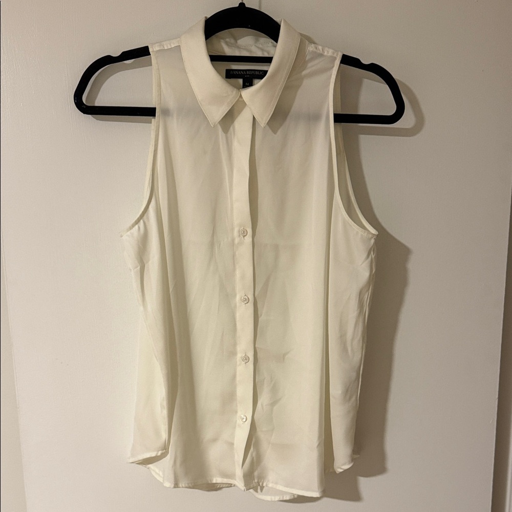 Banana Republic Ivory Sleeveless Button-Down Blouse